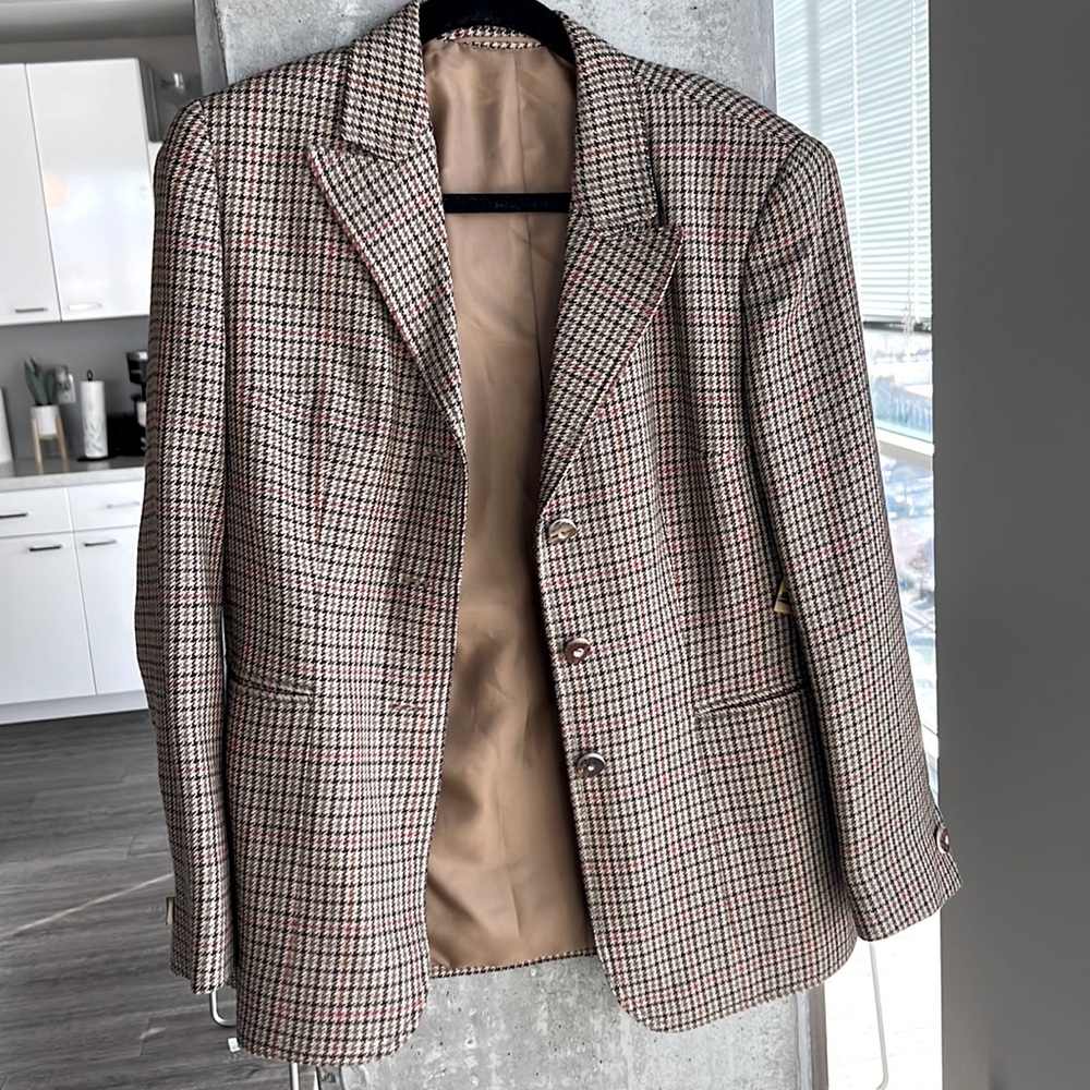 Vintage 70’s blazer with wooden buttons never worn! Size L